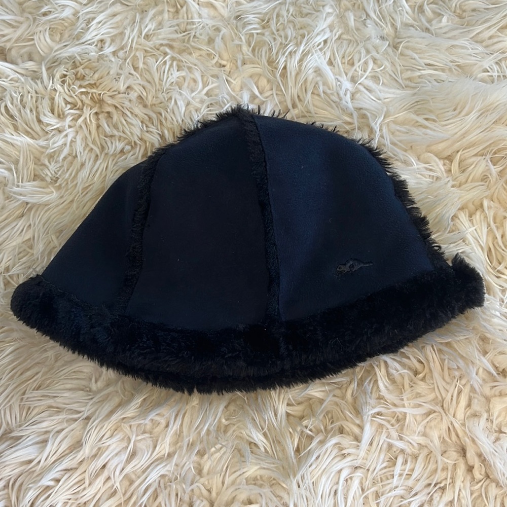 Vintage 90s Roots Canada women’s black suede faux fur trim winter bucket hat